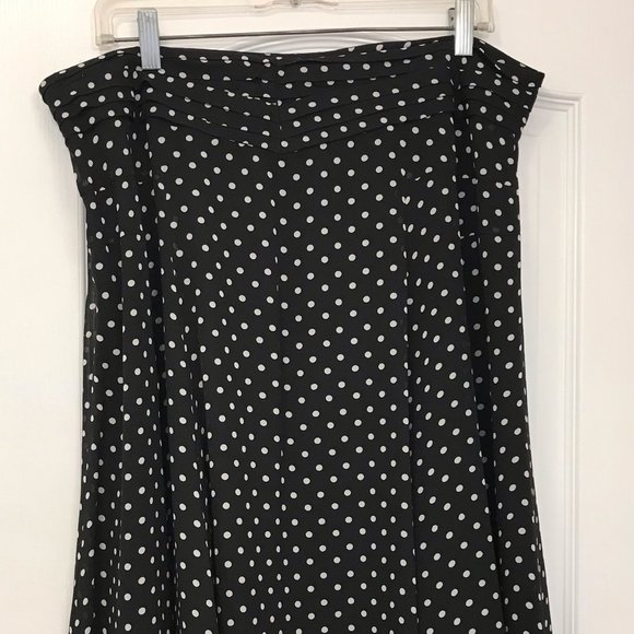 PolkaDot Skirt Suit, Sleeveless - Picture 2 of 9